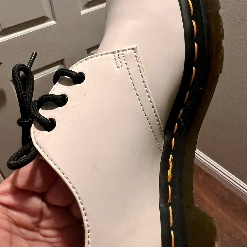 Dr. MARTENS white patent leather oxfords. Size 8. NWOT - Picture 9 of 9